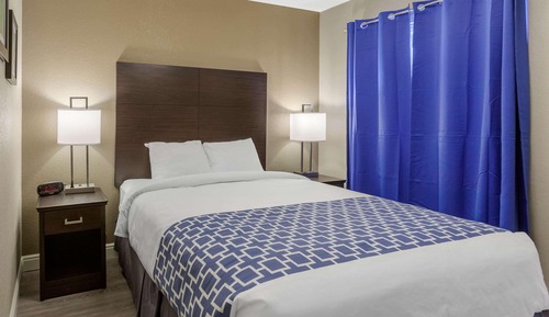 Standard Room, 1 Queen Bed, Non Smoking