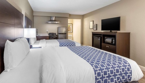 Suite, 2 Double Beds, Non Smoking