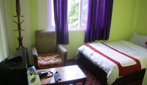 Basic Single Room, Park View