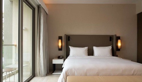 Superior Room, Pool View