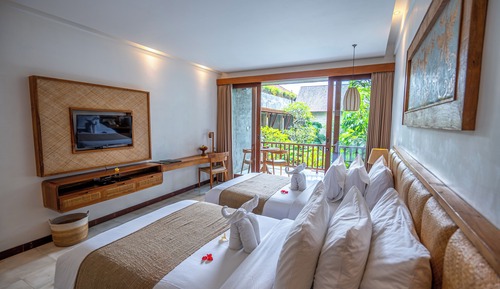 Suite Pool View