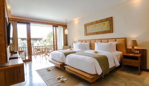 Suite Pool Access