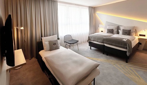Room, 1 Queen Bed, Accessible (Up to 3 Adults)