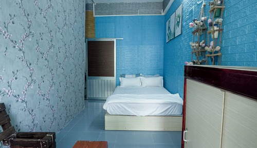 Double bed room with Outside bathroom
