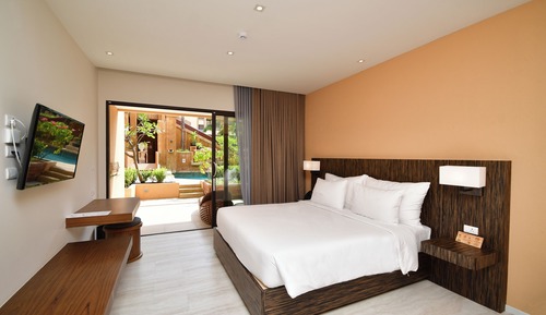Deluxe Room (Pool)