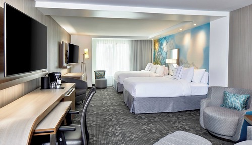 Suite, Multiple Beds (Mobility/Hearing Accessible, Tub)