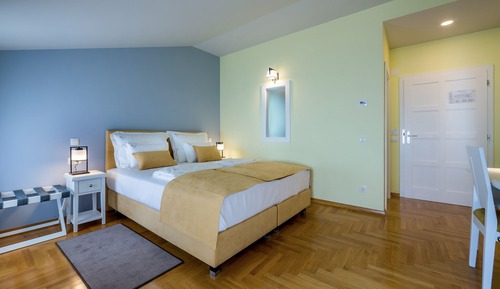 Deluxe Double Room (306)