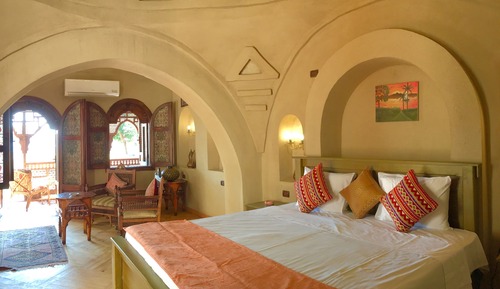 Luxury Room (Coral)