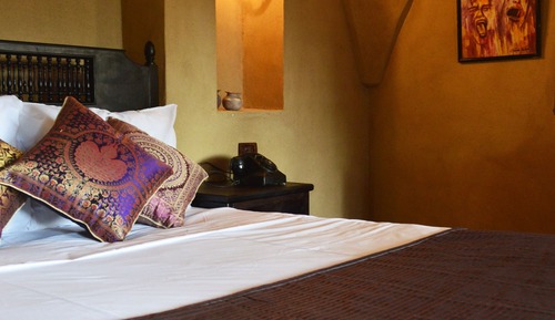Luxury Room (Amethyst)