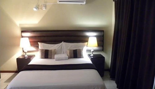 Standard Studio, 1 King Bed