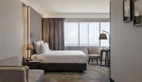 Deluxe Room, 1 King Bed, City View