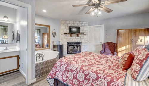 Romantic Room (Texas Romance (stairs to access))