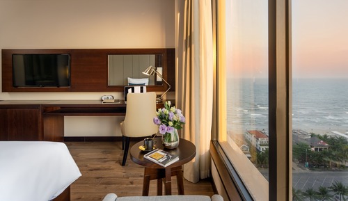 Premier Deluxe Twin with Partial Sea view