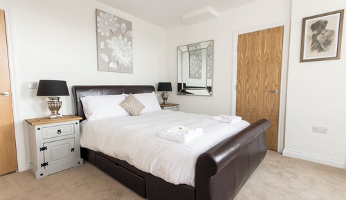 1 bed - Captain's Quarters