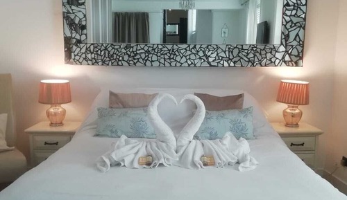 Executive Suite, Ensuite, Courtyard View