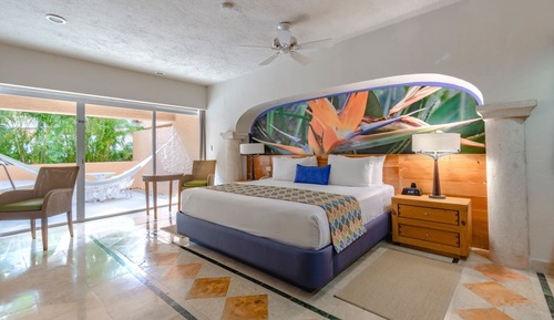 Deluxe Room, 1 King Bed, Partial Sea View