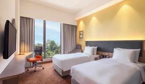 Standard Room, 2 Twin Beds (High Floor with Free Breakfast)