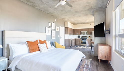 Studio, 1 King Bed, Balcony