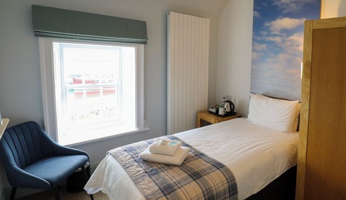 Single Room, Private Bathroom