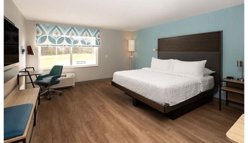 Room, 1 King Bed, Accessible (Roll-In Shower)