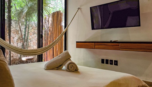 Luxury Room (Deck Garden View)