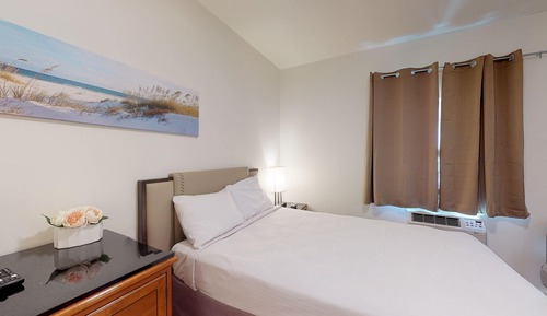 Deluxe Room, 1 Double Bed, Non Smoking, Shared Bathroom (16)