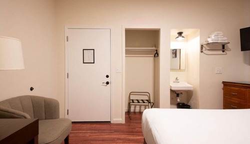 Standard Double Room, 1 Double Bed, Non Smoking, Shared Bathroom (7)