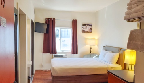 Comfort Room, 1 Double Bed, Non Smoking, Shared Bathroom (19)