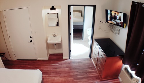 Deluxe Room, 1 Double Bed, Non Smoking, Shared Bathroom (10)