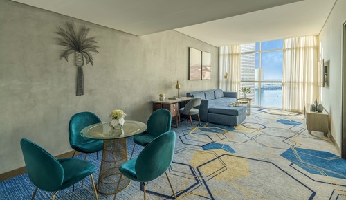 Executive Suite, 1 King Bed, City View