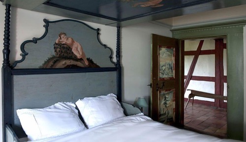 Double Room, Shared Bathroom (Das Himmelbettzimmer)