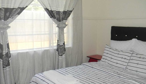 Big room 2 with own shower and mini kitchen