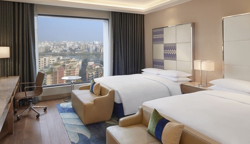 Club Room, 2 Twin Beds, City View