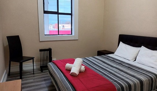 Economy Room, 1 Queen Bed, Non Smoking, Shared Bathroom