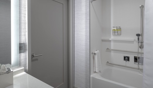 Studio Suite, 1 King Bed, Kitchen