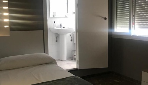 Single Room, Private Bathroom