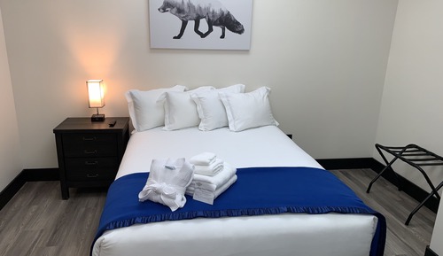 Standard Room, 1 Queen Bed with Shared Bath