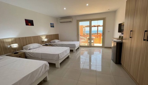 Deluxe triple room