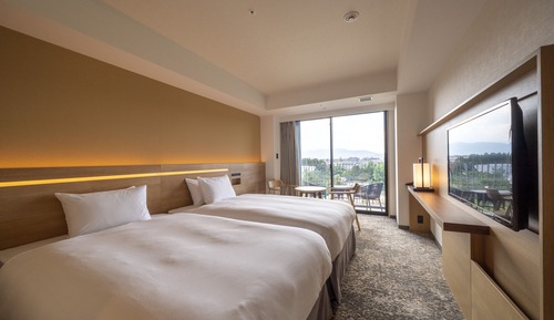 Corner Twin Room with Shower, Park View with Balcony, Non Smoking 31sqm, 2beds for 1-2 people