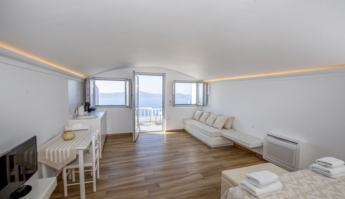 Cave Studio with Caldera View