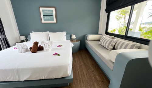 Deluxe Double Room, 1 King Bed, Terrace, Pool View