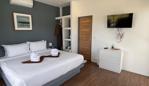 Deluxe Double Room, 1 King Bed, Terrace, Partial Sea View