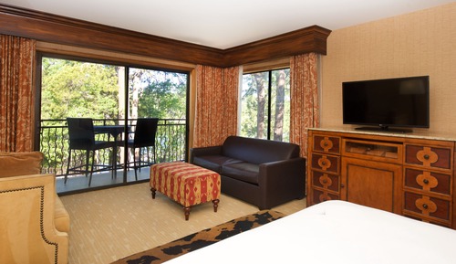 Suite, 1 King Bed, Balcony, Lakeside (Corner)