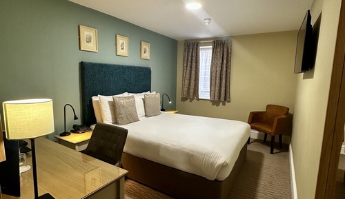 Classic Room, 1 King Bed, Non Smoking