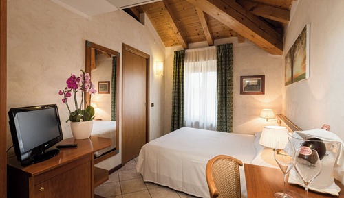 Double Room, Partial Lake View