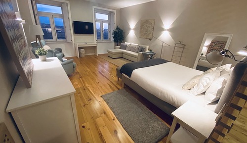 Deluxe Apartment