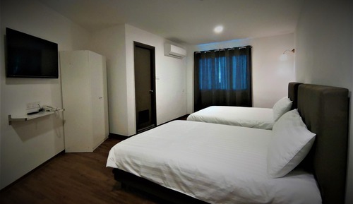 Deluxe Quadruplet Room (1)
