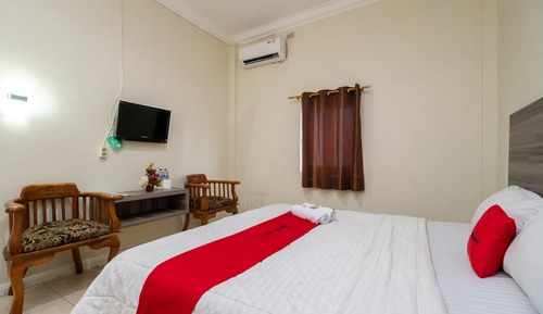 Double Room (RedDoorz)
