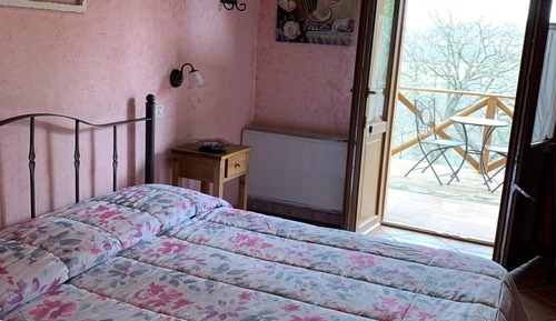 Standard Double Room (Rosa)