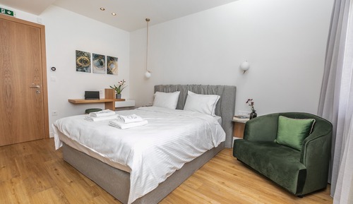 Standard Double Room, Partial Sea View (702)